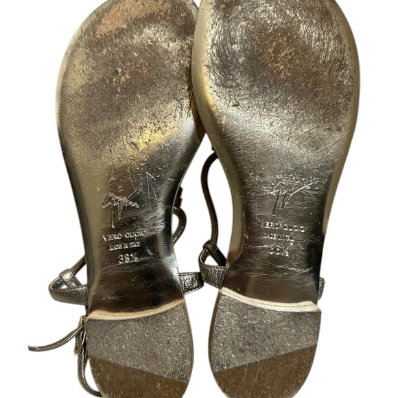 Elegant Silver Sandals with Green Gemstone - Picture 10 of 10